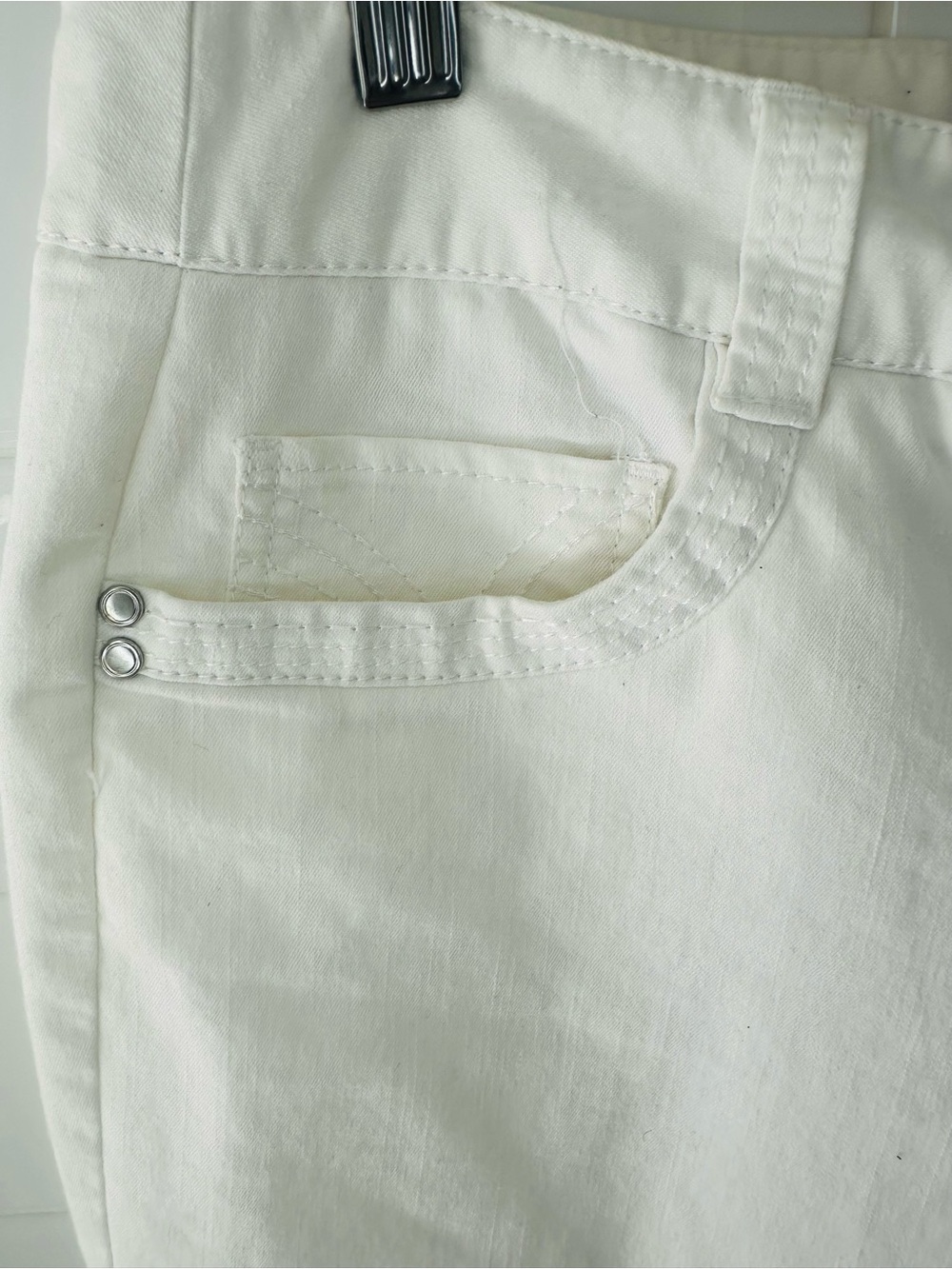 Zac & Rachel White Cropped Capri Pants - Picture 4 of 8